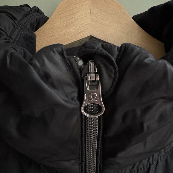 Lululemon Size 10 Down For A Run Quilted Puffer Vest Goose Down Black Full Zip - Picture 2 of 11